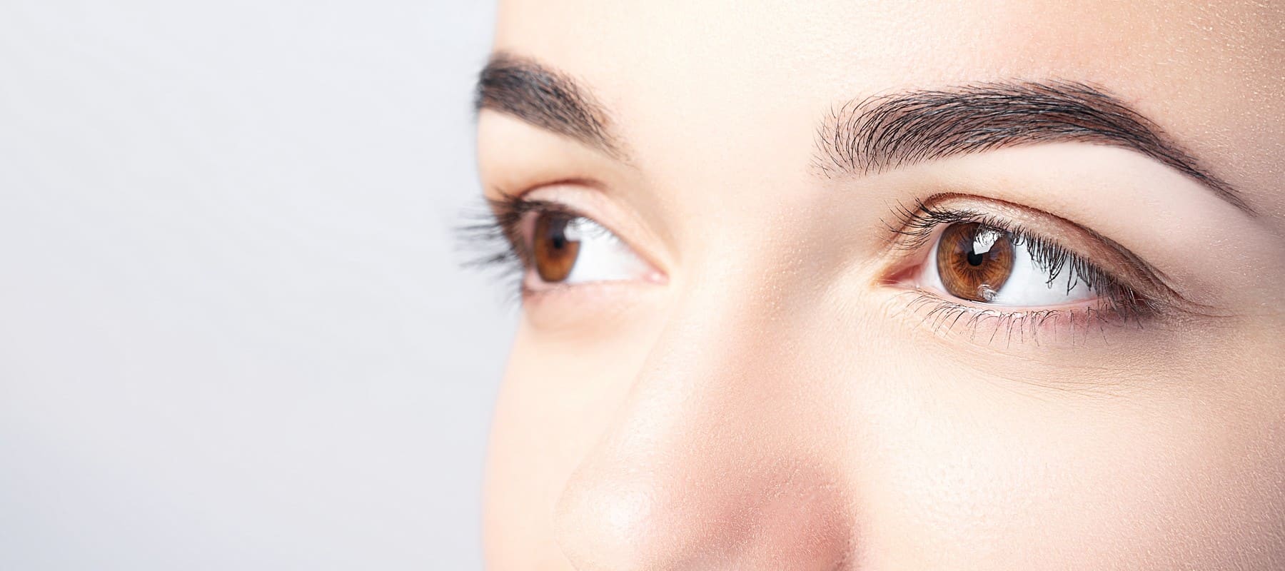 Microblading - natürliche Augenbrauen durch feine Striche