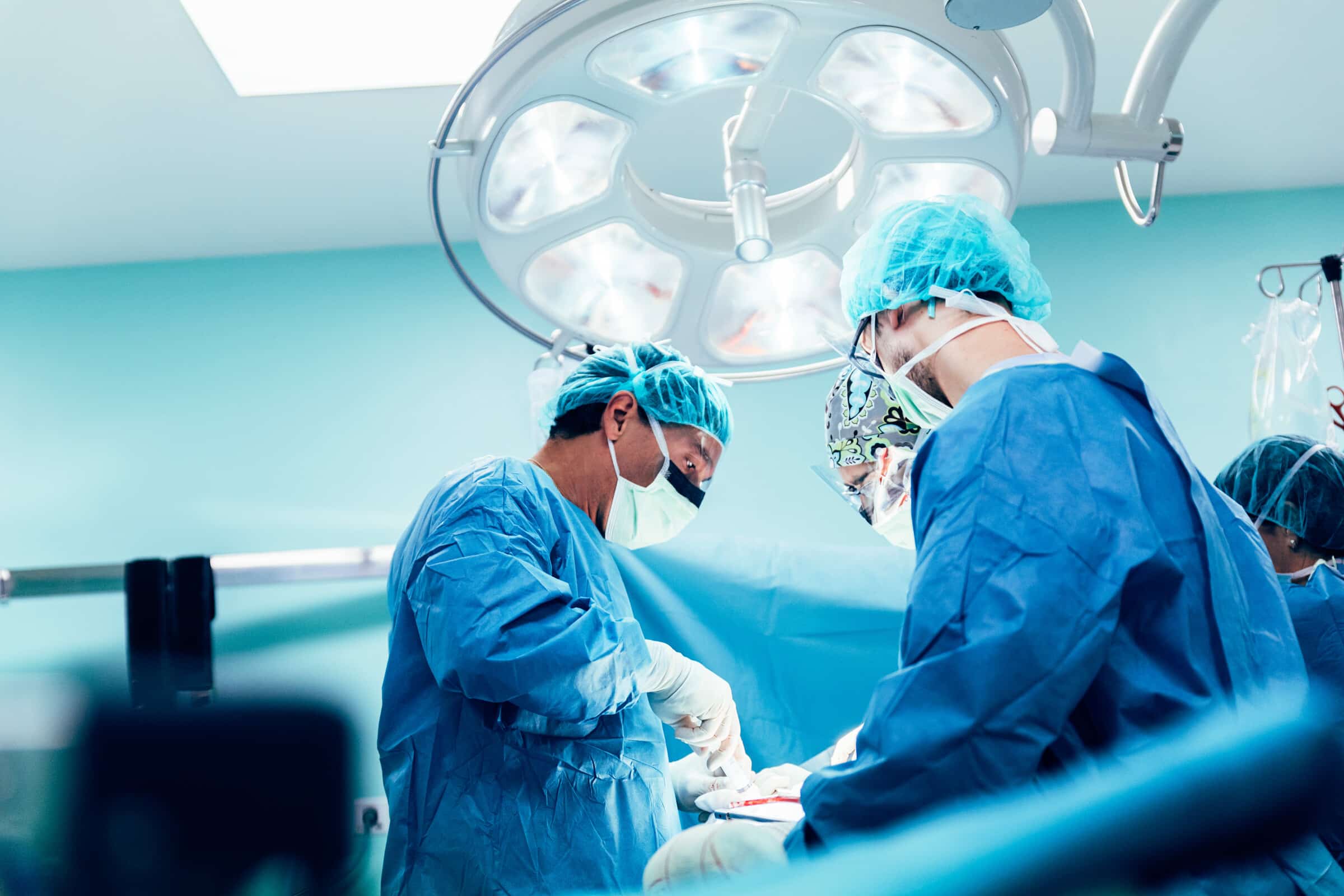 Patientin nach erfolgreicher Migräneoperation im Beratungsgespräch
