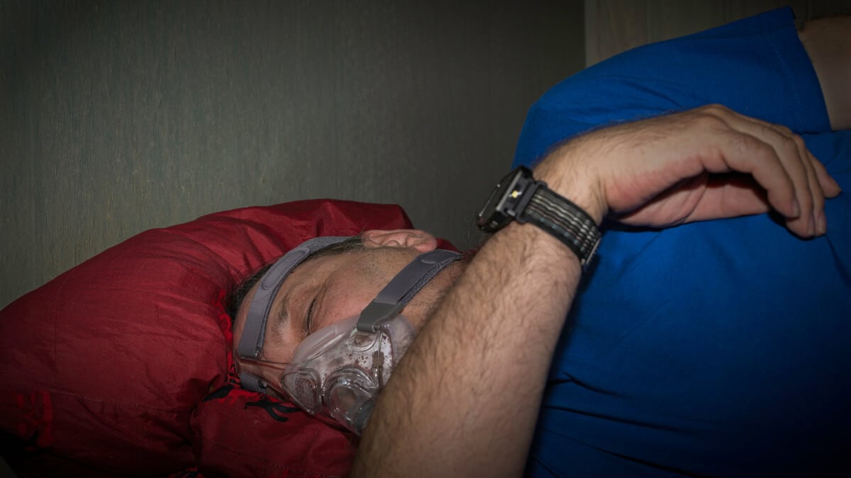 Mouth Taping im Faktencheck: Was bringt das Zukleben des Mundes beim Schlafen tatsächlich?