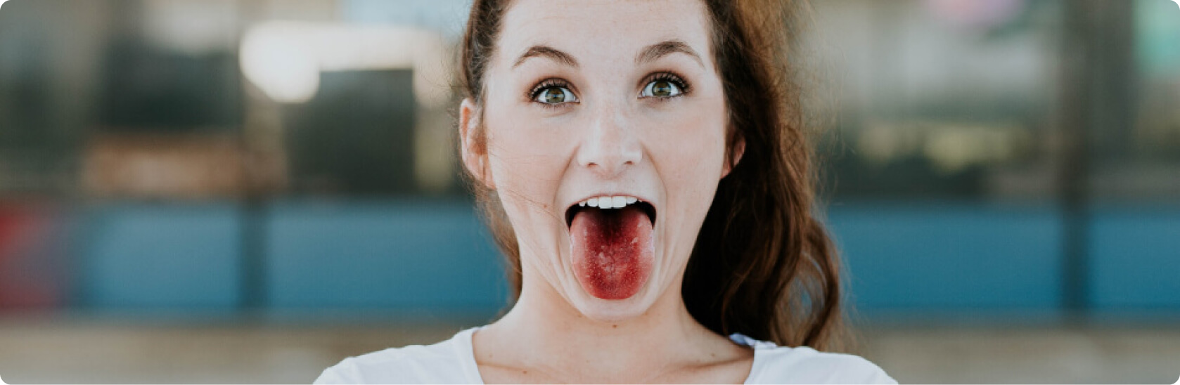 Zungenbelag - Was bedeutet eine rote Zunge?