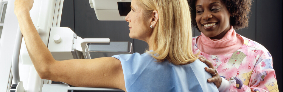 Brustkrebs (Mammakarzinom) wird anhand einer Mammographie weiter untersucht, um eine Risikobewertung abgeben zu können.