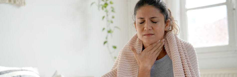 Zu den häufigen Symptomen von Speichelsteinen können Halsschmerzen gehören