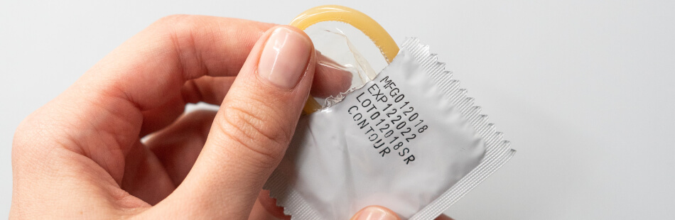 Um HIV vorzubeugen sollte man immer mit einem Kondom verhüten, das gilt ebenfalls für Anal- und Oralverkehr