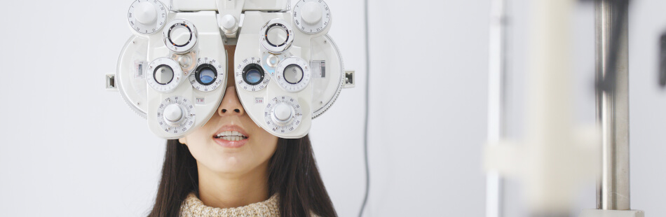 Mit verschiedenen Test lässt sich eine Kurzsichtigkeit beim Augenarzt recht schnell feststellen