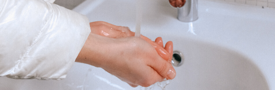 Achte auf eine besondere Händehygiene, vor allem nach dem Toilettengang und vor dem Kochen. So lässt sich das Ansteckungsrisiko mit einem Bandwurm minimieren